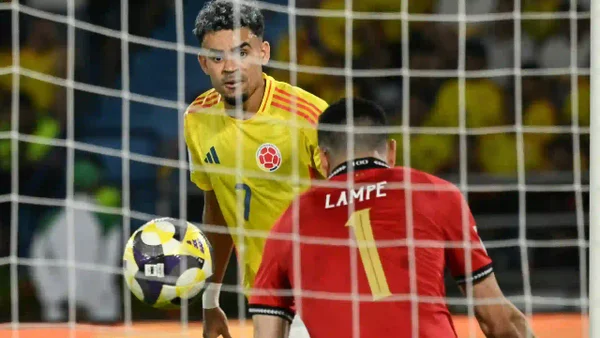 ¡Polémica en el Metro! La falta dentro del área contra Luis Díaz que no revisaron en el VAR ¡Polémica en el Metro! La falta dentro del área contra Luis Díaz que no revisaron en el VAR