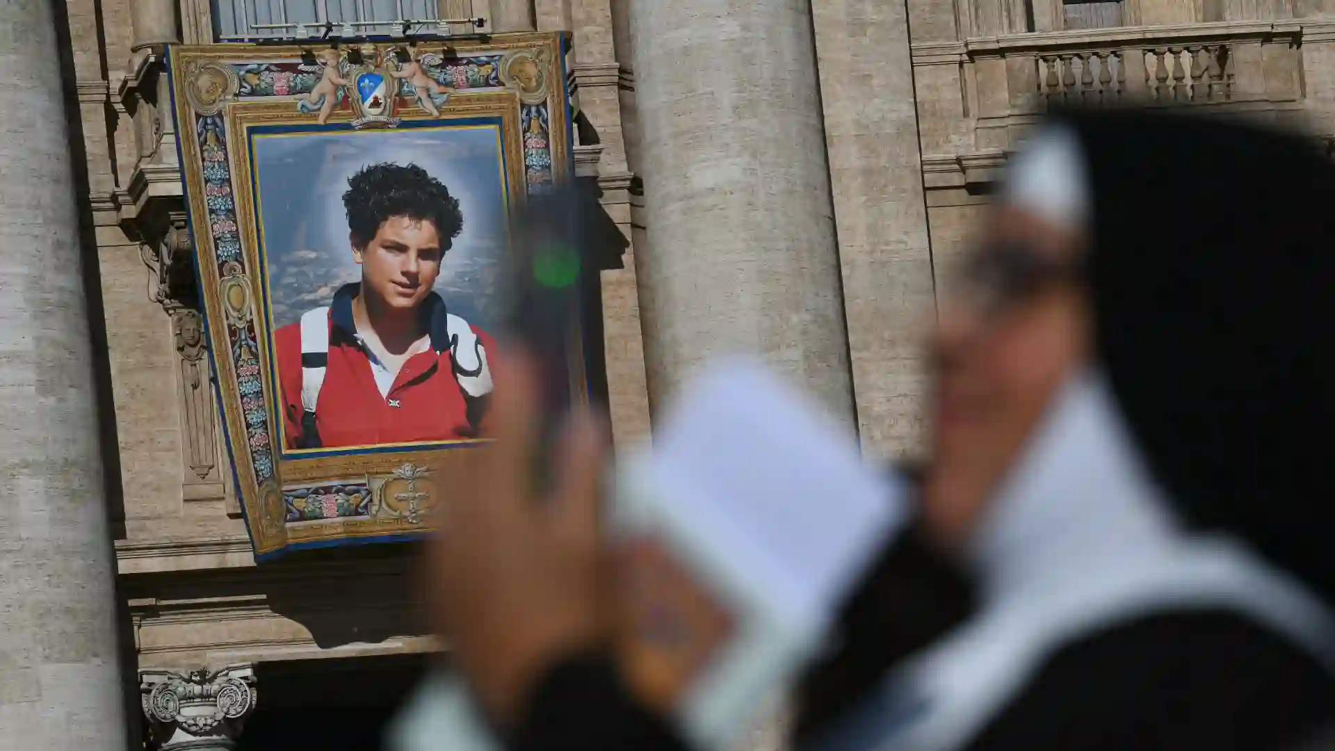 Así fue la corta vida de Carlo Acutis, el primer santo influencer: su causa de muerte