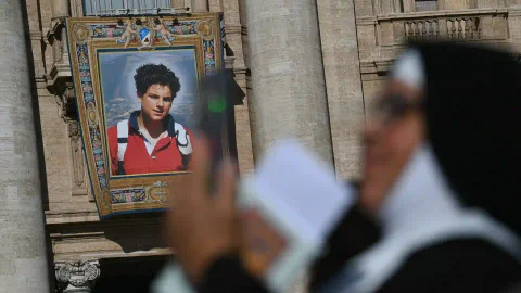 Así fue la corta vida de Carlo Acutis, el primer santo influencer: su causa de muerte