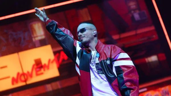 J Balvin brilla en los premios VMAs con su show: rindió homenaje a Ricky Martin