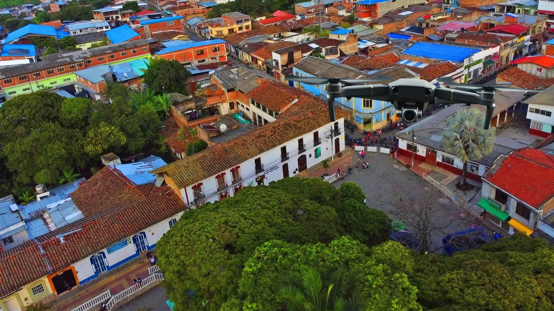 Foto: montaje realizado con imágenes de la Alcaldía de Corinto y Freepik
