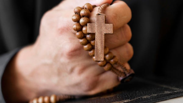 Se conoce qué habría detrás del hombre que amenazó con un arma a feligreses en una iglesia de Bogotá Se conoce qué habría detrás del hombre que amenazó con un arma a feligreses en una iglesia de Bogotá