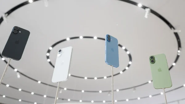 Adiós definitivamente a la SIM física: ¿cómo será el nuevo IPhone 17 en conectividad?