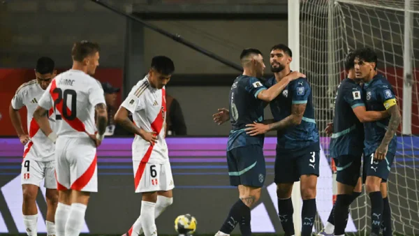 Paraguay cerró con broche de oro la eliminatoria y venció a Perú: reviva el gol agónico