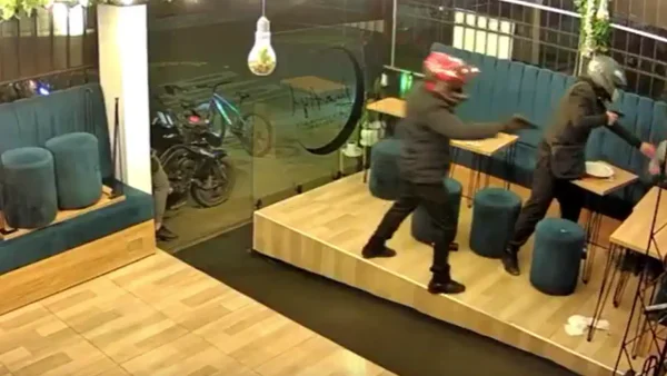 VIDEO | Clientes vivieron segundos de pánico durante violento atraco en el norte de Bogotá VIDEO | Clientes vivieron segundos de pánico durante violento atraco en el norte de Bogotá