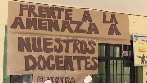 Docente de Medellín está siendo amenazada: recibe mensajes de muerte contra su familia
