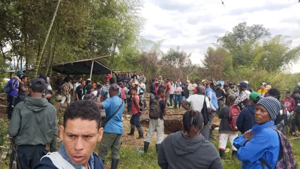 Siete mineros quedaron atrapados tras derrumbe en socavón ilegal de oro en Cauca Siete mineros quedaron atrapados tras derrumbe en socavón ilegal de oro en Cauca