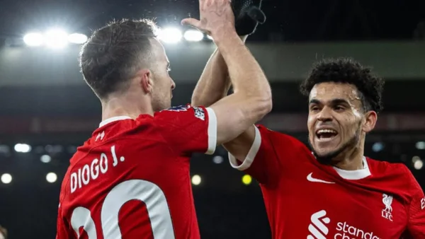 La emotiva reacción de Luis Díaz tras recibir un regalo con homenaje a Diogo Jota La emotiva reacción de Luis Díaz tras recibir un regalo con homenaje a Diogo Jota