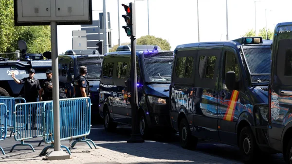 Caos y tensión en el fin de la Vuelta a España 2025: las protestas suspendieron la etapa 21 Caos y tensión en el fin de la Vuelta a España 2025: las protestas suspendieron la etapa 21