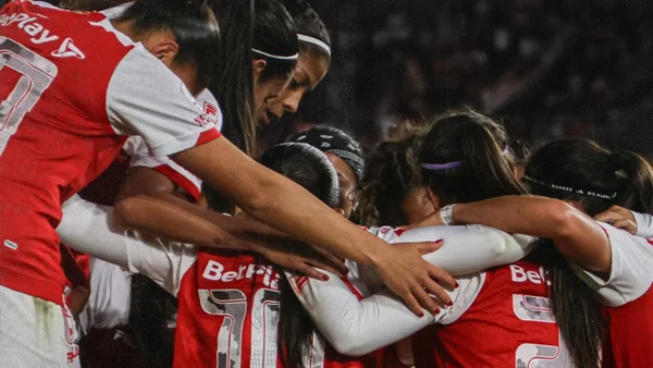 Santa Fe pegó primero y está a 90 minutos de ganar la Liga Femenina: vea el gol del triunfo ante Deportivo Cali