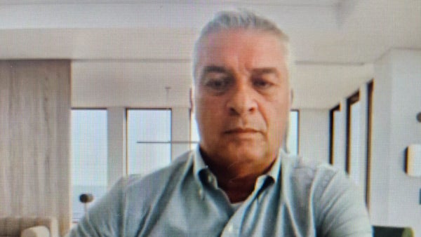 Hombre fue condenado a 10 años por ocultar 100.000 dólares en maleta doble fondo