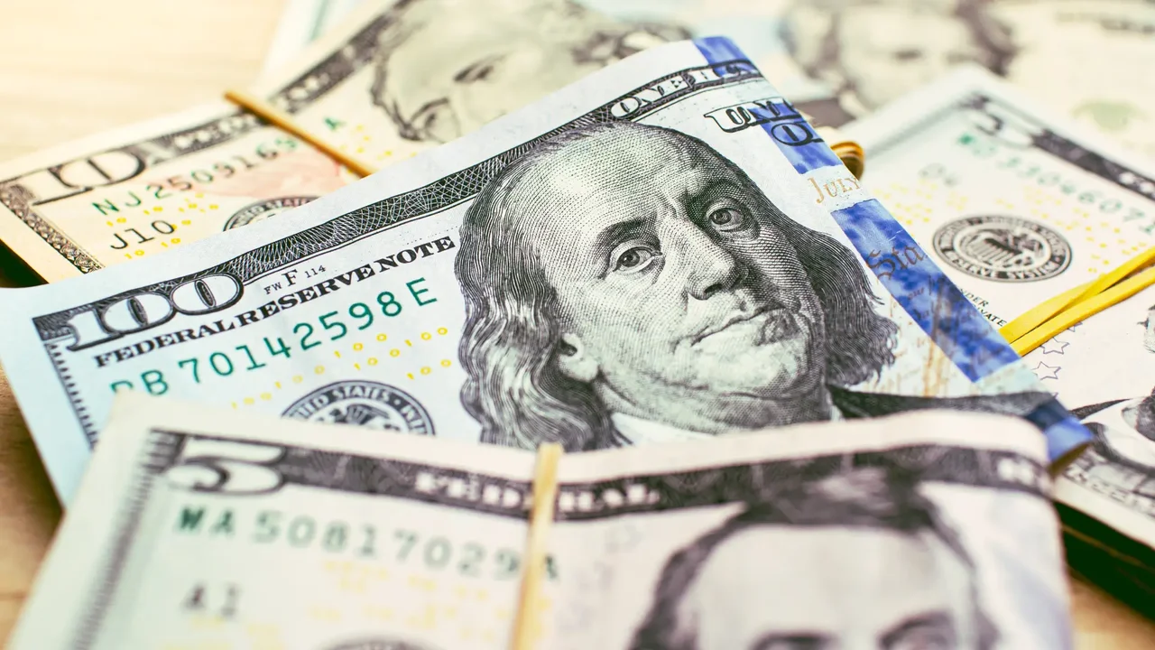 Dólar en Colombia cayó con fuerza y cerró por debajo de los $3.700 este 22 de mayo