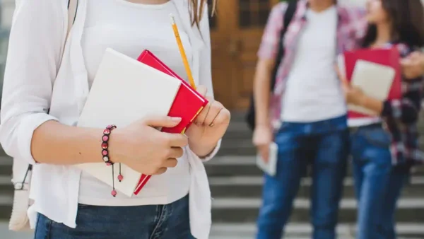 Becas para jóvenes de Bogotá: Alcaldía abrió convocatoria para estudiar y trabajar