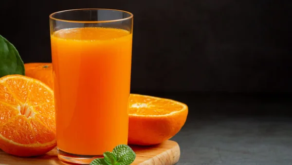 Especialistas relacionan el jugo de naranja con efectos saludables para el corazón Especialistas relacionan el jugo de naranja con efectos saludables para el corazón