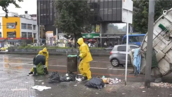 La multa que le podría caer si arroja basura en las calles de Bogotá La multa que le podría caer si arroja basura en las calles de Bogotá