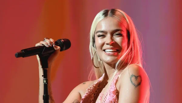 Un colegio y una casa de acompañamiento: los megaproyectos de Karol G y su fundación