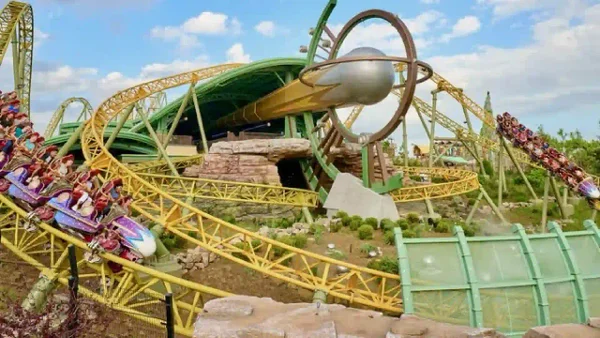 Terror en Universal: hombre murió tras subirse a montaña rusa recién inaugurada