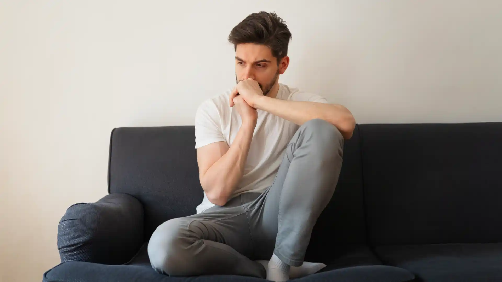 El estigma social aumenta el riesgo de depresión y suicidio en los hombres.