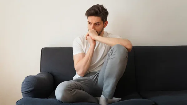 El costo de ser "fuerte": Los mandatos de género aumentan el riesgo de depresión en los hombres