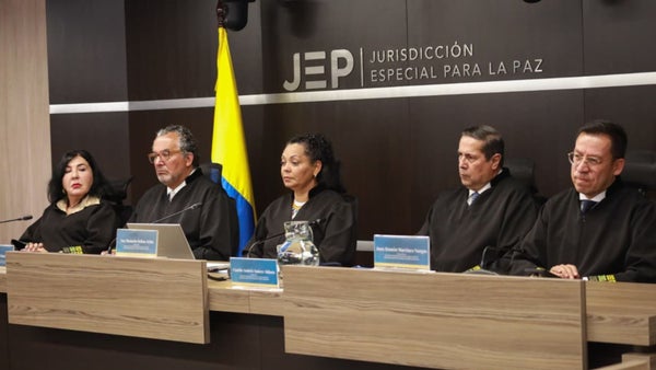 JEP dicta primera condena máxima por falsos positivos: víctimas hablan de la sentencia a 12 exmilitares