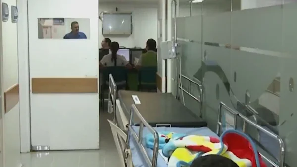 Bala perdida impactó en la cabeza de un niño de 8 años mientras jugaba en su casa en Medellín