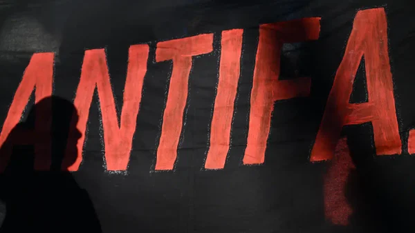 Antifa, el grupo de extrema izquierda que Trump busca designarlo como "terrorista": ¿Quiénes son?