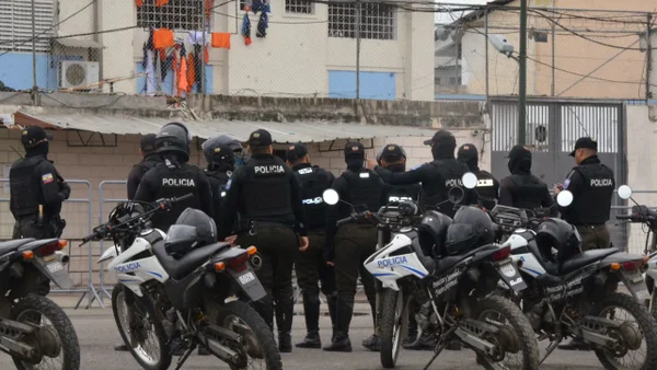 Sangriento enfrentamiento en cárcel de Ecuador dejó 14 muertos y varios heridos Sangriento enfrentamiento en cárcel de Ecuador dejó 14 muertos y varios heridos
