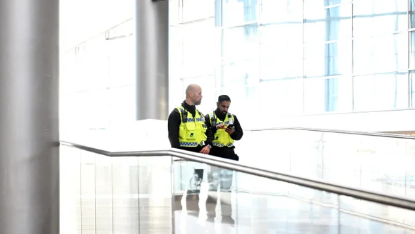 Cierran temporalmente aeropuertos en Dinamarca por extraño sobrevuelo de drones