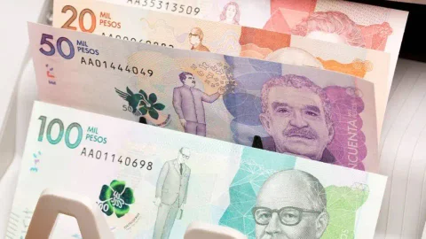 Dinero colombiano.