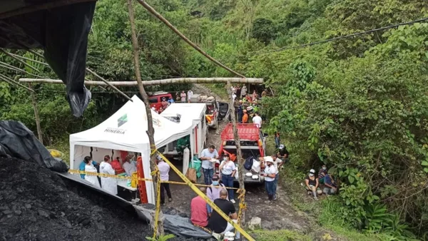 Mineros que completan 32 horas bajo tierra en Antioquia han conversado con sus familias en todo momento