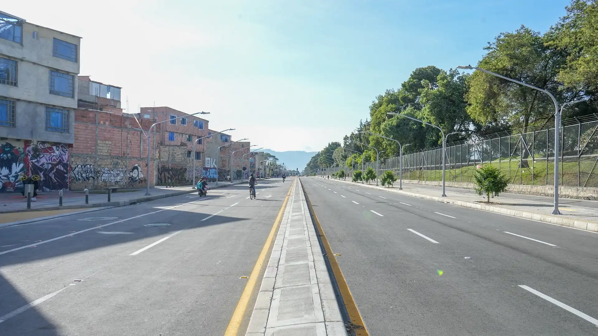 Entrega extensión avenida Mutis en Bogotá.