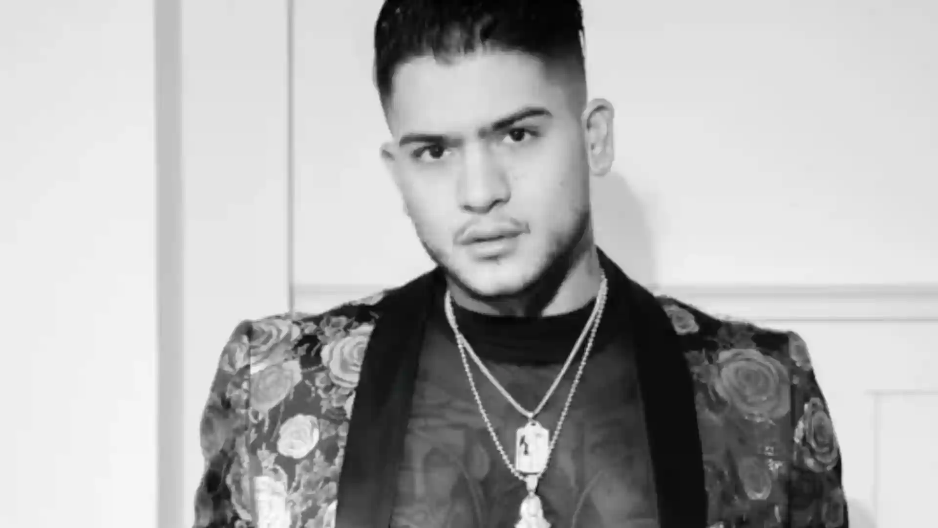 B-King mensaje a su mamá en medio de una oración