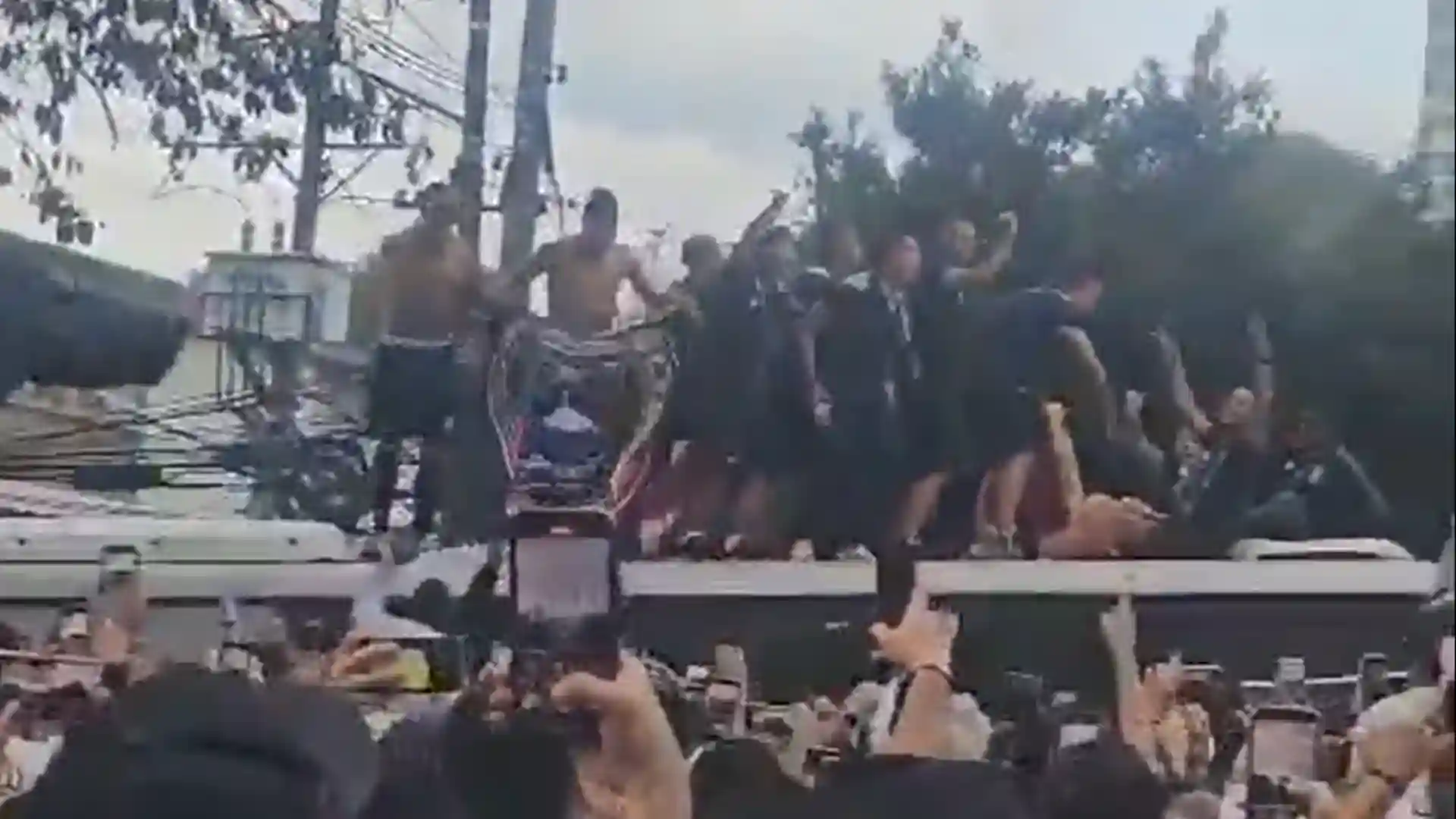 Once Caldas celebración antes de jugar contra Independiente Valle Copa Sudamericana