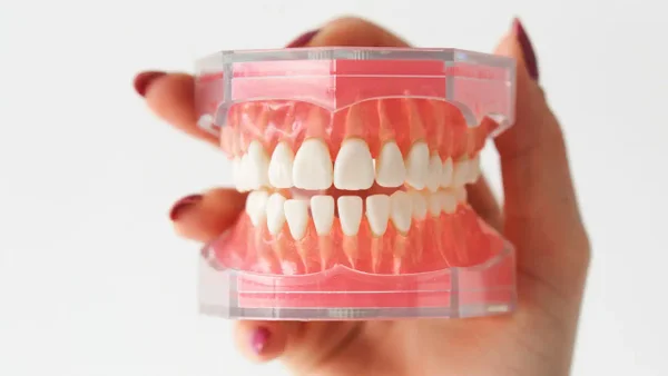 Diseños de sonrisa y mal aliento ¿Cómo evitar que esto ocurra con cuidados básicos?