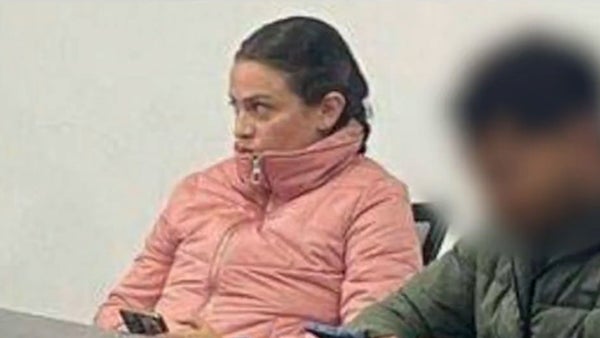 Mujer se hizo pasar por capitán para ingresar a reuniones militares e infiltrarse en seguridad presidencial Mujer se hizo pasar por capitán para ingresar a reuniones militares e infiltrarse en seguridad presidencial