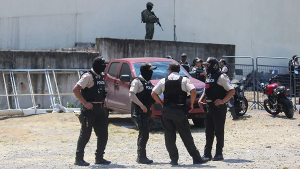 17 presos fueron asesinados por disputa entre bandas narcotraficantes en cárcel de Ecuador: algunos fueron decapitados