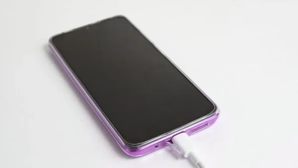 ¿Cuál es el porcentaje ideal para detener la carga del celular y proteger la batería?