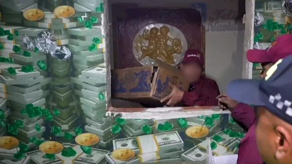 Autoridades encontraron caletas con armas, celulares robados y licor adulterado en bares de Las Ferias Autoridades encontraron caletas con armas, celulares robados y licor adulterado en bares de Las Ferias