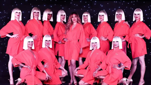 Por todo lo alto: Karol G anunció el fin de sus shows en el Crazy Horse de París