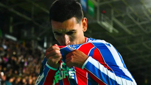 ¡Daniel Muñoz no para! Golazo con el Crystal Palace para darle la ventaja en Conference League