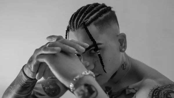 Desgarrador: mamá de B-King reveló qué decía el cartel hallado al lado de los cuerpos de su hijo y Regio Clown