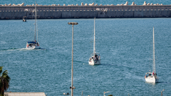Israel interceptó el último barco de la flotilla para Gaza e inició deportaciones