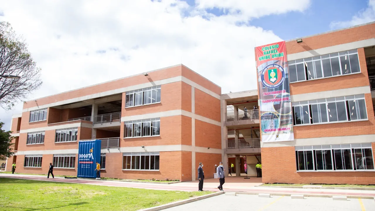 Cover image for Anuncian fecha límite para solicitar cupo en colegios públicos de Bogotá: téngalo en cuenta