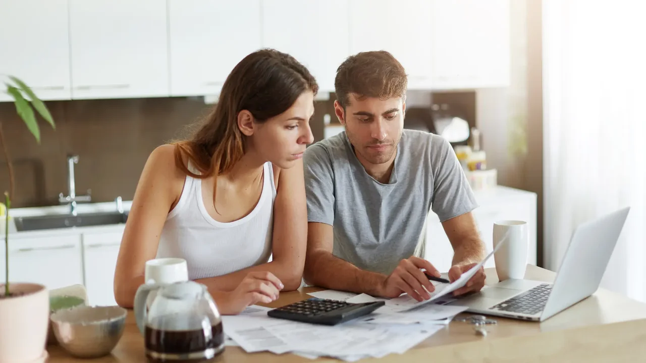 ¿Cómo manejar las finanzas personales en pareja? Esto recomiendan los ...