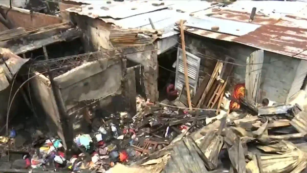 Voraz incendio en Bucaramanga acabó con 12 viviendas, dejó decenas de afectados y mascotas muertas Voraz incendio en Bucaramanga acabó con 12 viviendas, dejó decenas de afectados y mascotas muertas