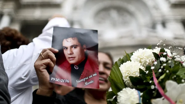 ¿Juan Gabriel sigue vivo? El documento oficial y las declaraciones de su ahijado que reavivan la teoría