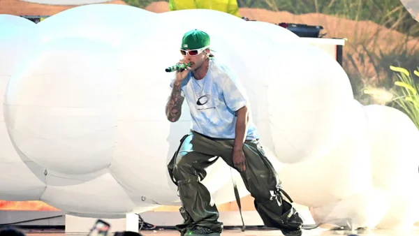 Feid rompe su segundo récord Guinnes en México por la “coffee party” más grande hasta ahora