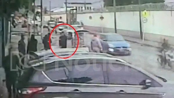 VIDEO | Momento exacto de los disparos a sangre fría contra los guardias del Inpec frente a la cárcel La Modelo VIDEO | Momento exacto de los disparos a sangre fría contra los guardias del Inpec frente a la cárcel La Modelo