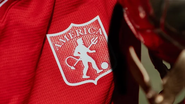 América de Cali estrenó una nueva camiseta retro: precio, detalles y situación con Le Coq Sportif América de Cali estrenó una nueva camiseta retro: precio, detalles y situación con Le Coq Sportif