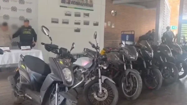 VIDEO | Policías se llevaron una sorpresa: fueron a recuperar una moto y encontraron siete más VIDEO | Policías se llevaron una sorpresa: fueron a recuperar una moto y encontraron siete más